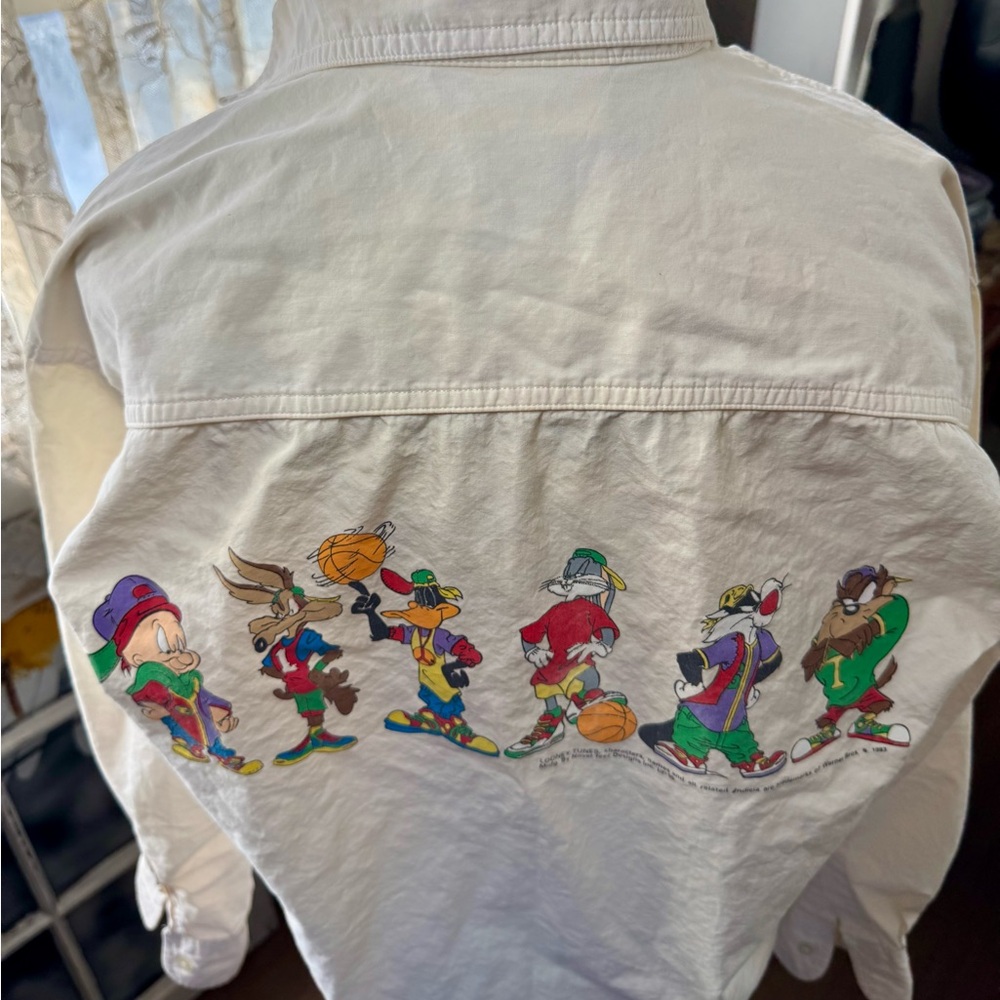 1993 Warner Bros. White Casual Button Down Shirt with Vibrant Cartoon Characters